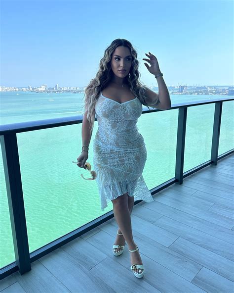 Ara Queen Bae's feet