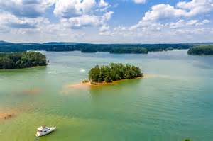 Man drowns after jumping off boat at Georgia's Lake Lanier