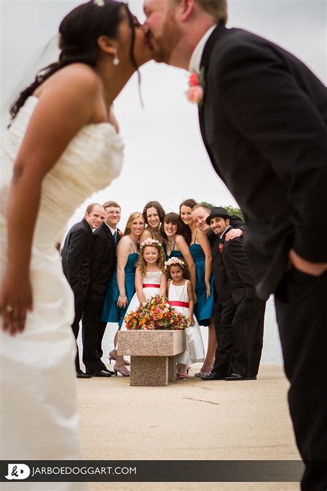 Entire Wedding Party Shares Bride 的图像结果