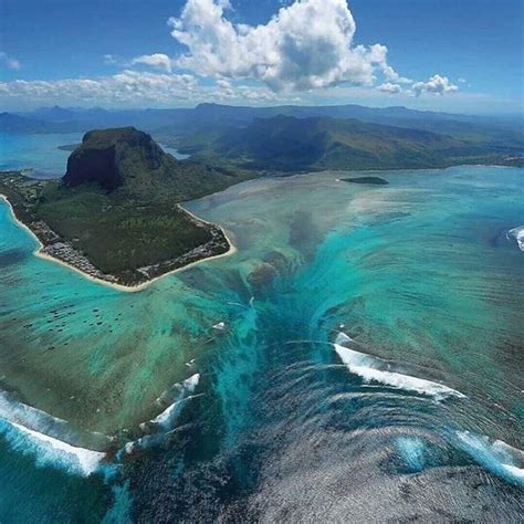Underwater waterfall, Mauritius Island. : r/whatsthisallabout