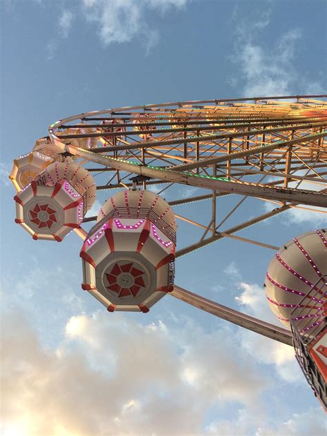Carousel Using HTML and CSS 的图像结果