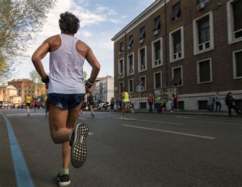Male Runner Running 的图像结果