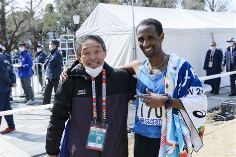 Refugee pushes through pain to make history in Tokyo Marathon | UNHCR India
