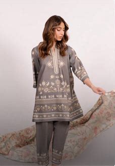 Barae Khanom Collection | Nainpreet - The Collective