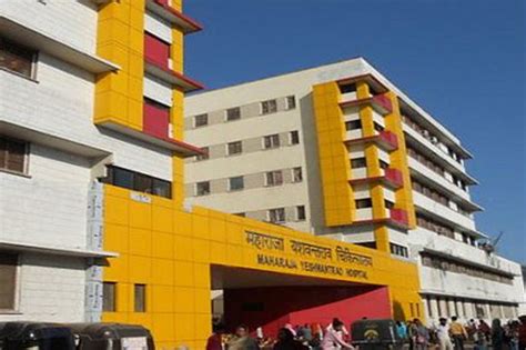 Indore: Maharaja Yeshwantrao Hospital operators not getting salaries