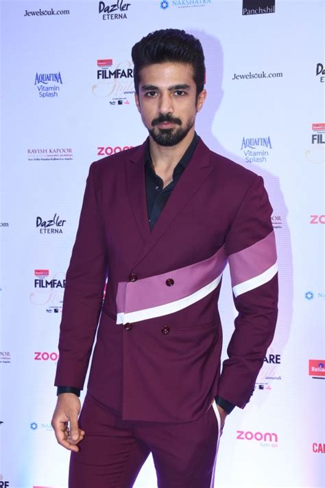 Hrithik Roshan, Shahid Kapoor, Varun Dhawan, Jackie Shroff at Filmfare ...