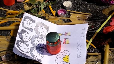 Novosti.rs | Galerija | DIRLjIVE PORUKE IZ NOVOG SADA: Crtež dece ...