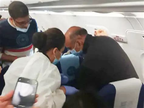 The passenger fainted on the Delhi-Mumbai flight; Karad gave first aid ...