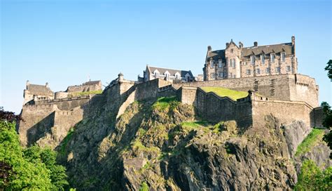 6 Haunted Castles You Can Explore Around The World - lifeberrys.com