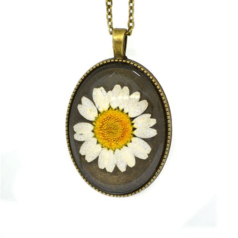 Serene Bloom Real Dried Flower Necklace – Peaceful Botanical Pendant