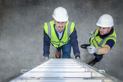 Using an Extended Ladder Safely 的图像结果