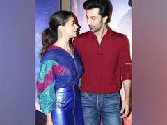 Police force deployed outside Ranbir Kapoor's house as wedding ...