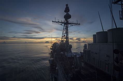 美国海军里根号航母抵达马尼拉