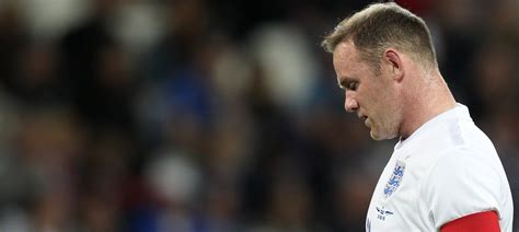 Should Wayne Rooney play in Euro 2016?