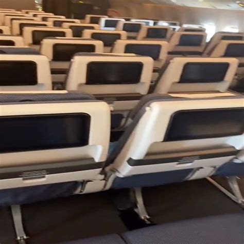 8 घंटे की फ्लाइट में सिर्फ 1 पैसेंजर, उड़ान के दौरान एयरहोस्टेस से मिली ...