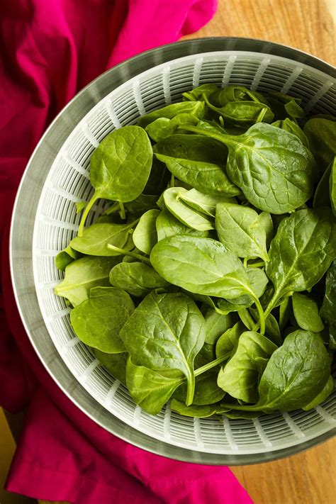 How To Freeze Spinach -- yes, you can freeze spinach leaves! Whether ...