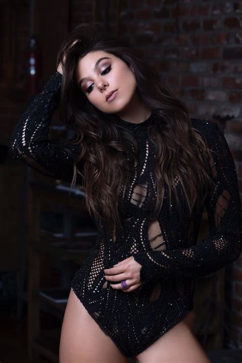 Starlet Arcade: Sexy Kira Kosarin