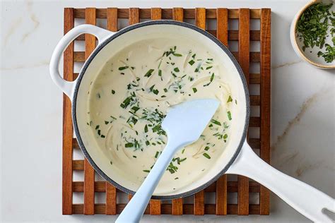 https://www.realsimple.com/thmb/TsTFoYA2L6VBzqu5RycEiqxKUxY%3D/1500x0/filters%3Ano_upscale%28%29%3Amax_bytes%28150000%29%3Astrip_icc%28%29/RS_tarragon-cream-sauce_STEP_03_preview-974fb6d24ee540b9b747d185f81c6c88.jpg