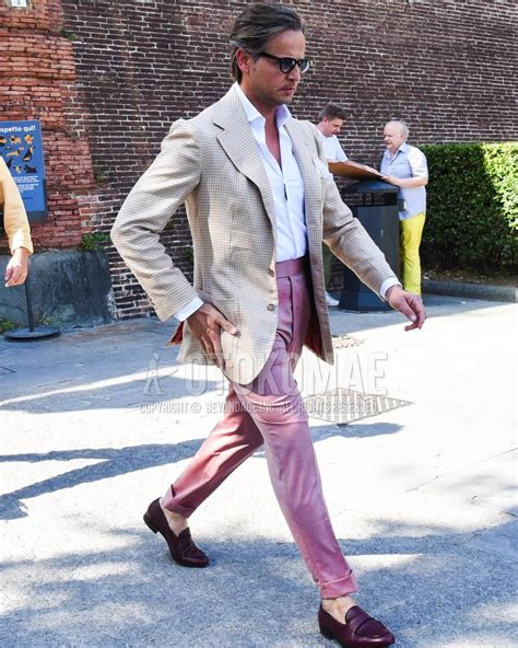 Introducing men's outfits that incorporate pink pants in a classy way ...