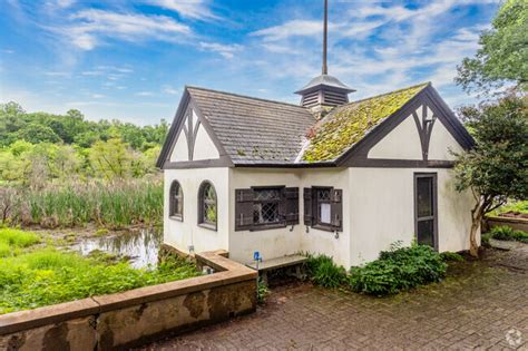 Reynolda Park Neighborhood Guide | Living in Reynolda Park - Homes.com