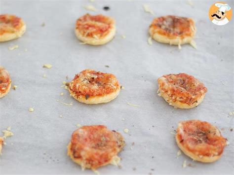 Simple mini pizzas - video recipe