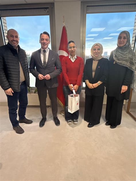 Ataşeliğimizce Abitur'u Başarı ile Tamamlayan İlk 5 Öğrenci Ödüllendirildi