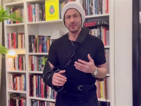 SRK appears with injured arm in special message after his National ...