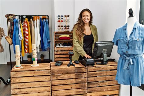 Store Work Uniform Colorful Shopkeeper 的图像结果