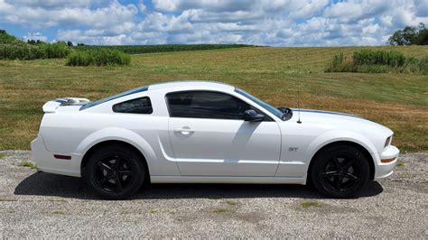 2006 Ford Mustang GT at Harrisburg 2022 as T34.1 - Mecum Auctions