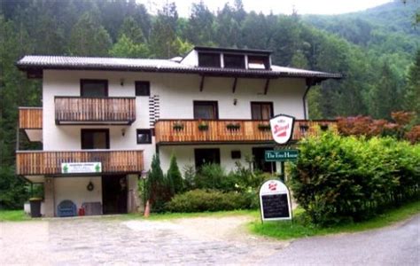 THE TREEHOUSE BACKPACKER HOTEL (Grünau im Almtal) - Hostel Reviews ...