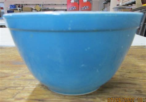 Lot - Vintage Blue Pyrex Bowl
