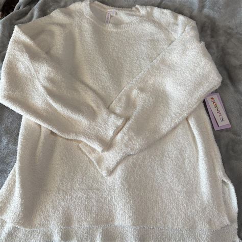 White fuzzy sweater #fuzzy #sweater | Depop