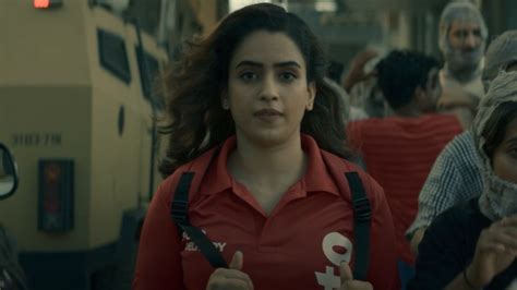 Jawan: Sanya Malhotra Dances To Zinda Banda In Theatre While Watching ...