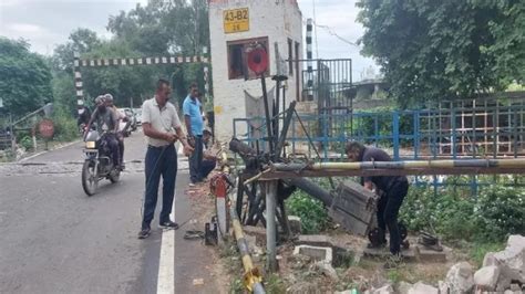 Jalandhar News: नकोदर में बाल-बाल बचा बड़ा हादसा, इनोवा चालक ने तोड़ा ...