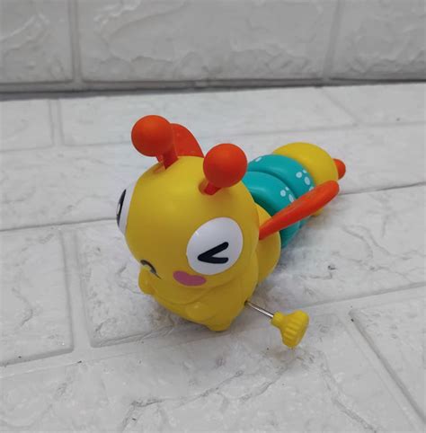 AM3596 Wiggle Wings Animated Bee Clockwork Spring Plush Toy 1 Pcs – Amd ...