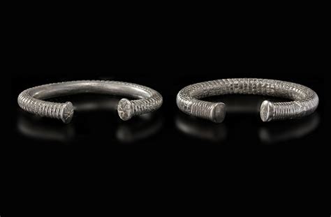 A PAIR OF SILVER BRACELETS, CLASSICAL GREEK PERIOD, 4TH CENTURY BC