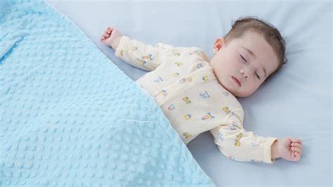 在床上熟睡的宝宝mp4格式视频下载_正版视频编号3632109-摄图网