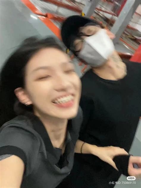 Pin by myan 猫 on # u.lzzang pics | Korean best friends, Girl humor, Boy ...