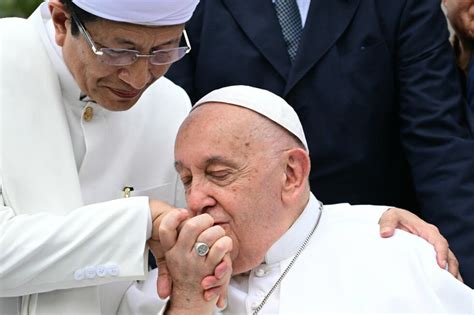 Pope appeals for religious unity at stadium mass in Indonesia