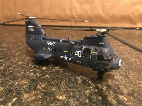 CH-46 Sea Knight American -- Plastic Model Helicopter Kit -- 1/72 Scale ...