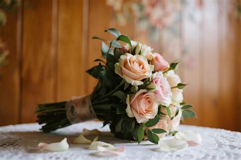 Bridal Bouquet Cost Breakdown 2025 | Average Prices, DIY vs Florist ...