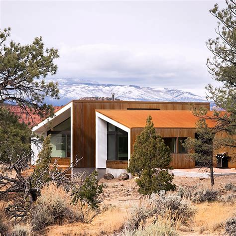 High Desert Dwellings: Modern Homes in the Arid Landscape