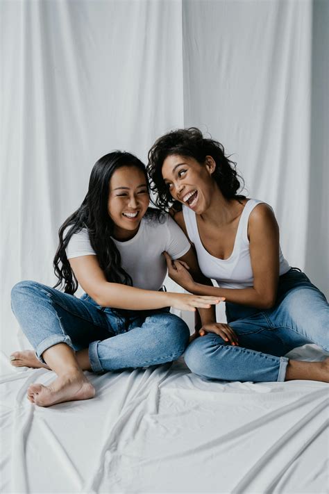 Woman Bing Search 的图像结果