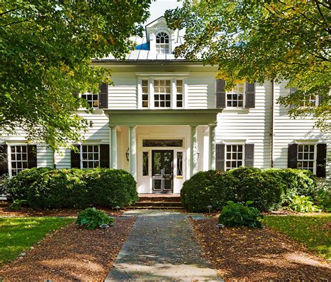 Colonial Style Home Landscaping These 20 Colonial Style Homes Will