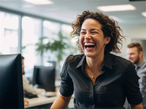 Group of Smiling Business Women 的图像结果