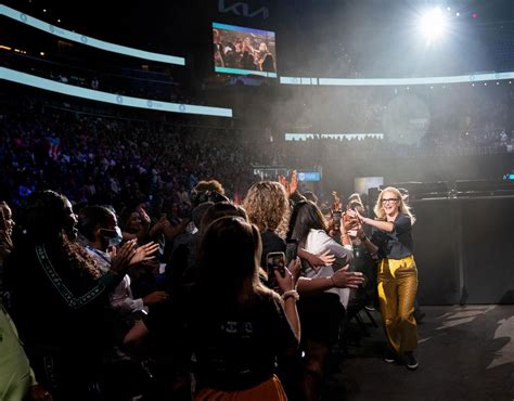 Mel Robbins Interviews 的图像结果