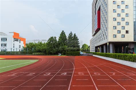 上海视觉艺术学院操场跑道高清图片下载-正版图片500497185-摄图网