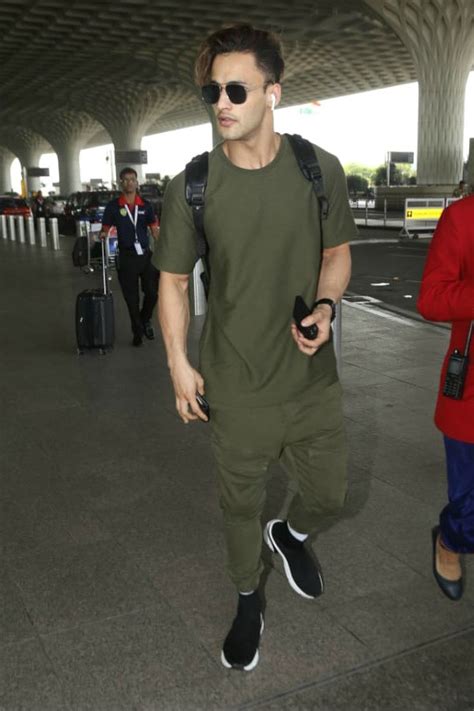 Asim Riaz’s Bio, Age, Relationships, Latest Buzz, Photos & Videos