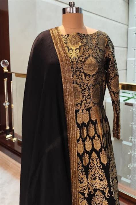 Manish Malhotra Black & Gold Heritage Anarkali Set – Kuro