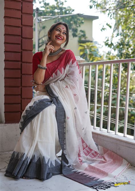 Pure Handloom Cotton Jamdani with Temple Border – Amrapali Boutique